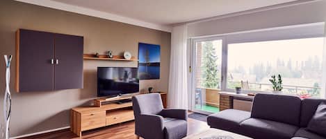 Smart-TV, DVD-Player, Tischtennisplatte, Bücher