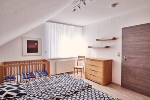2 slaapkamers, een strijkplank/strijkijzer, gratis wifi, beddengoed