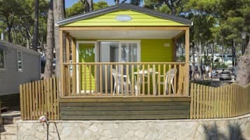 Bungalow, 2 Bedrooms | Blackout drapes, WiFi