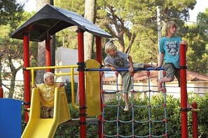 Children’s play area – outdoor