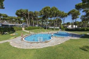Seasonal outdoor pool