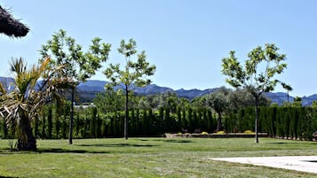 2 albercas al aire libre