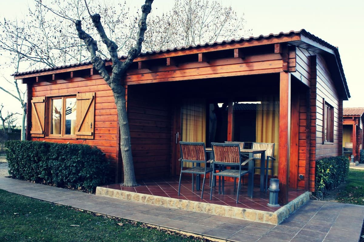 Bungalow Deluxe - 2 sovrum | Unika möbler, gratis wi-fi och sängkläder