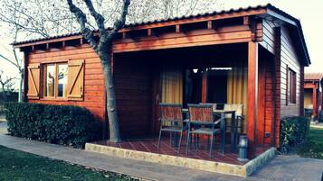 Bungalou Deluxe, 2 dormitoris | Mobiliari individual, wifi gratuïta i roba de llit