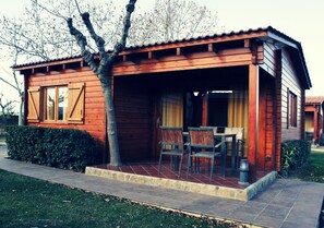 Bungalow Deluxe, 2 camere da letto | Con arredamento individuale, Wi-Fi gratuito, lenzuola