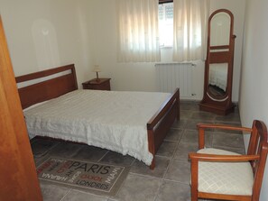 2 عدّة غرف نوم ومكواة/لوح كي وواي فاي مجانًا وملاءات أسرّة