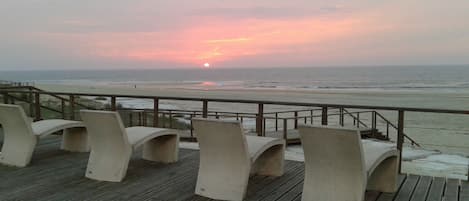 In Strandnähe, Liegestühle