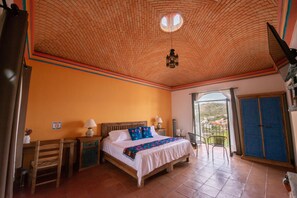 Phòng phong cách lãng mạn, 1 giường cỡ king, quang cảnh núi | Bộ đồ giường cao cấp, chăn bông, trang trí khác biệt 