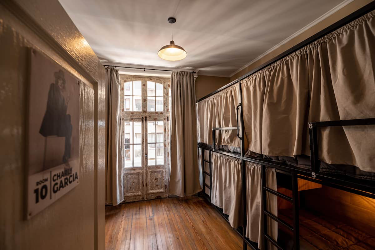 Shared Dormitory, Women only, Shared Bathroom (N°10 - Charly Garcia - 6 People) | Premium bedding, in-room safe, individually decorated