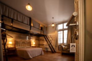 标准四人房, 私人浴室 (N° 12 - Mafalda) | 高档床上用品、客房内保险箱、特色装修、特色家居