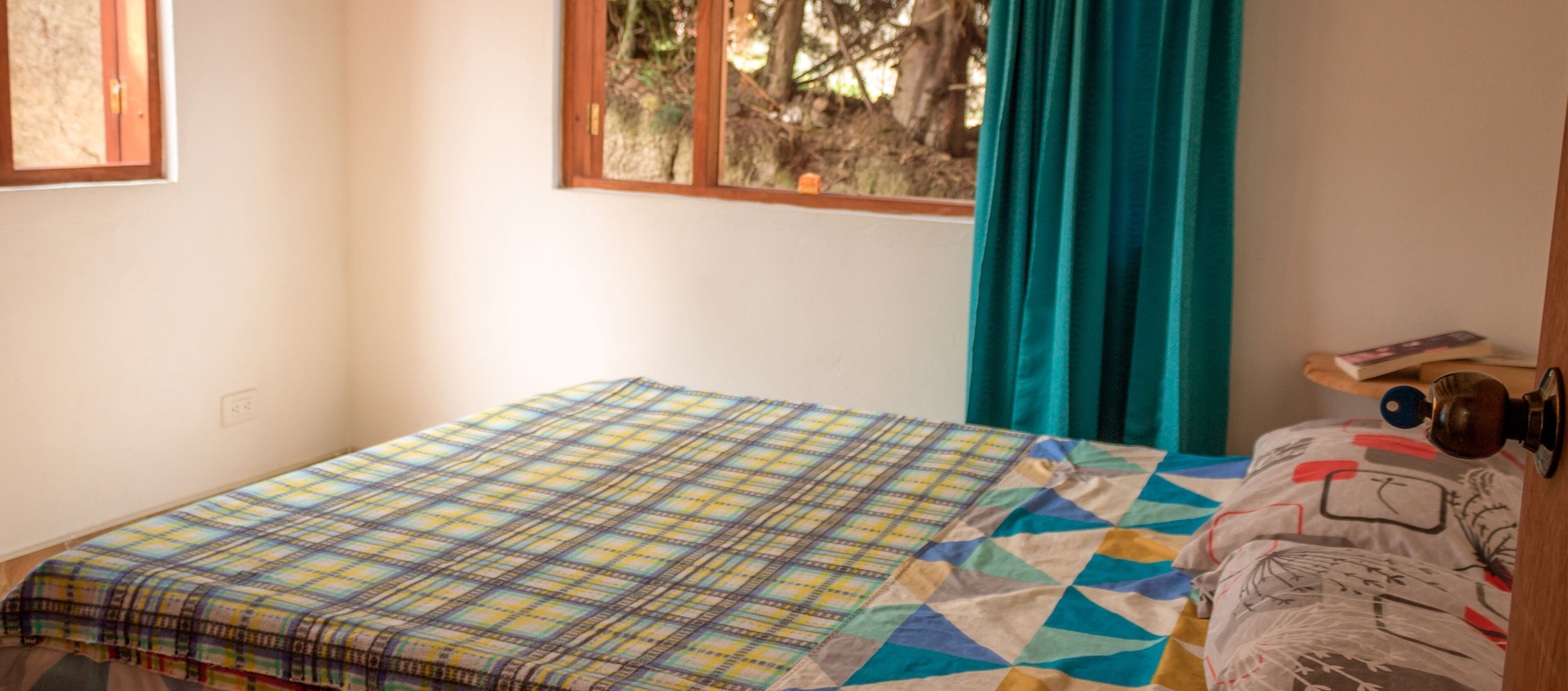 Eenvoudige tweepersoonskamer | Verduisterende gordijnen, geluiddichte muren