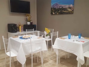 Free daily local cuisine breakfast
