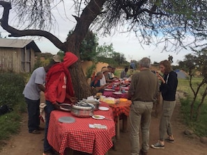 Breakfast, lunch, dinner served; local and international cuisine