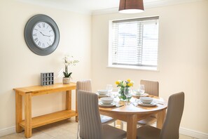 Apartamento empresarial | Opções para refeição no quarto