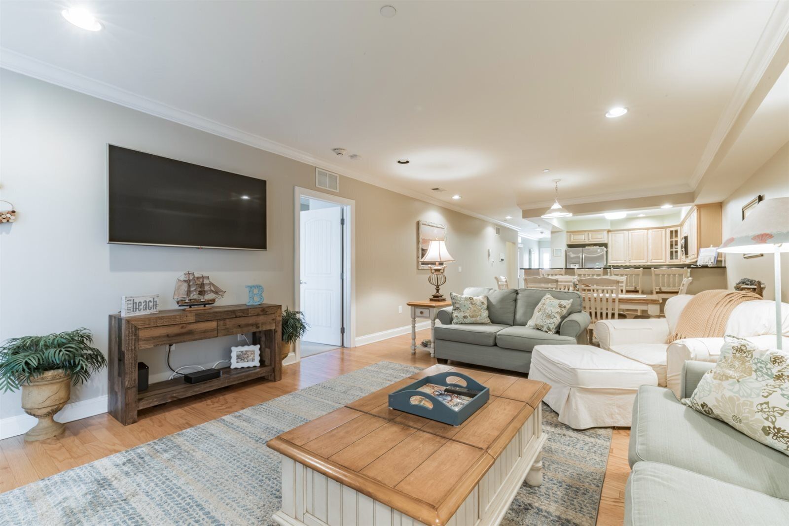 House | Ruang tamu | TV 