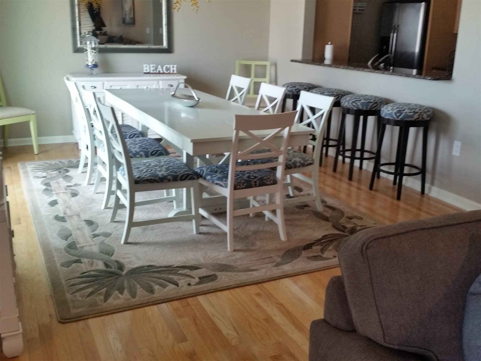 House | In-room dining