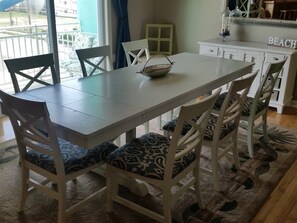 House | In-room dining