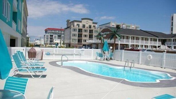 House | Pool