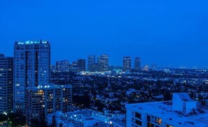 Exterior - The Crown Towers (Los Angeles)