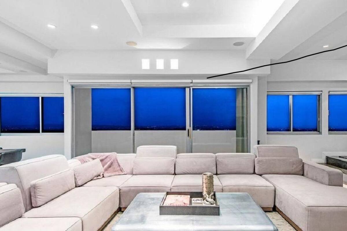 Executive Apartment, City View | Living area