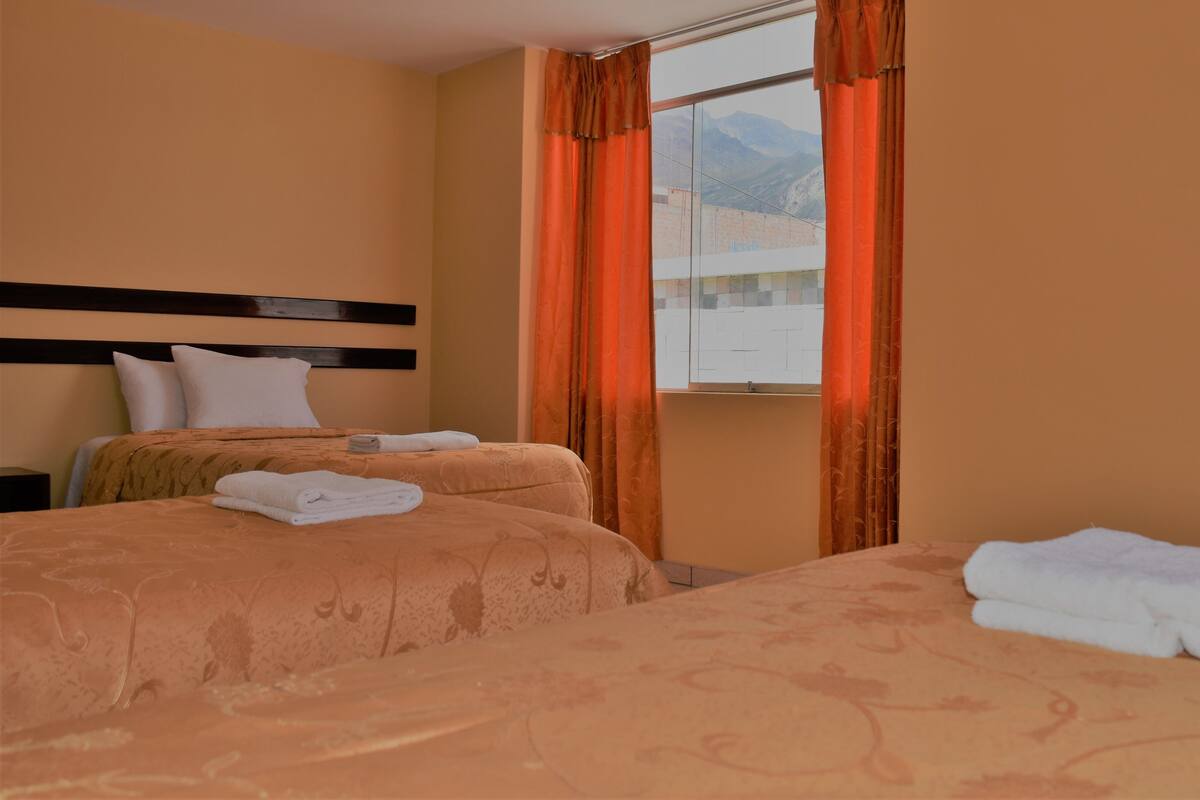 Habitación cuádruple, varias camas | Wifi gratis