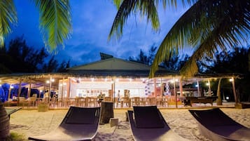 Frühstück, Mittagessen, Abendessen, lokale und internationale Küche