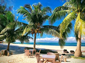 Breakfast, lunch, dinner served; local and international cuisine  - Royal Sakalava (Antsiranana)