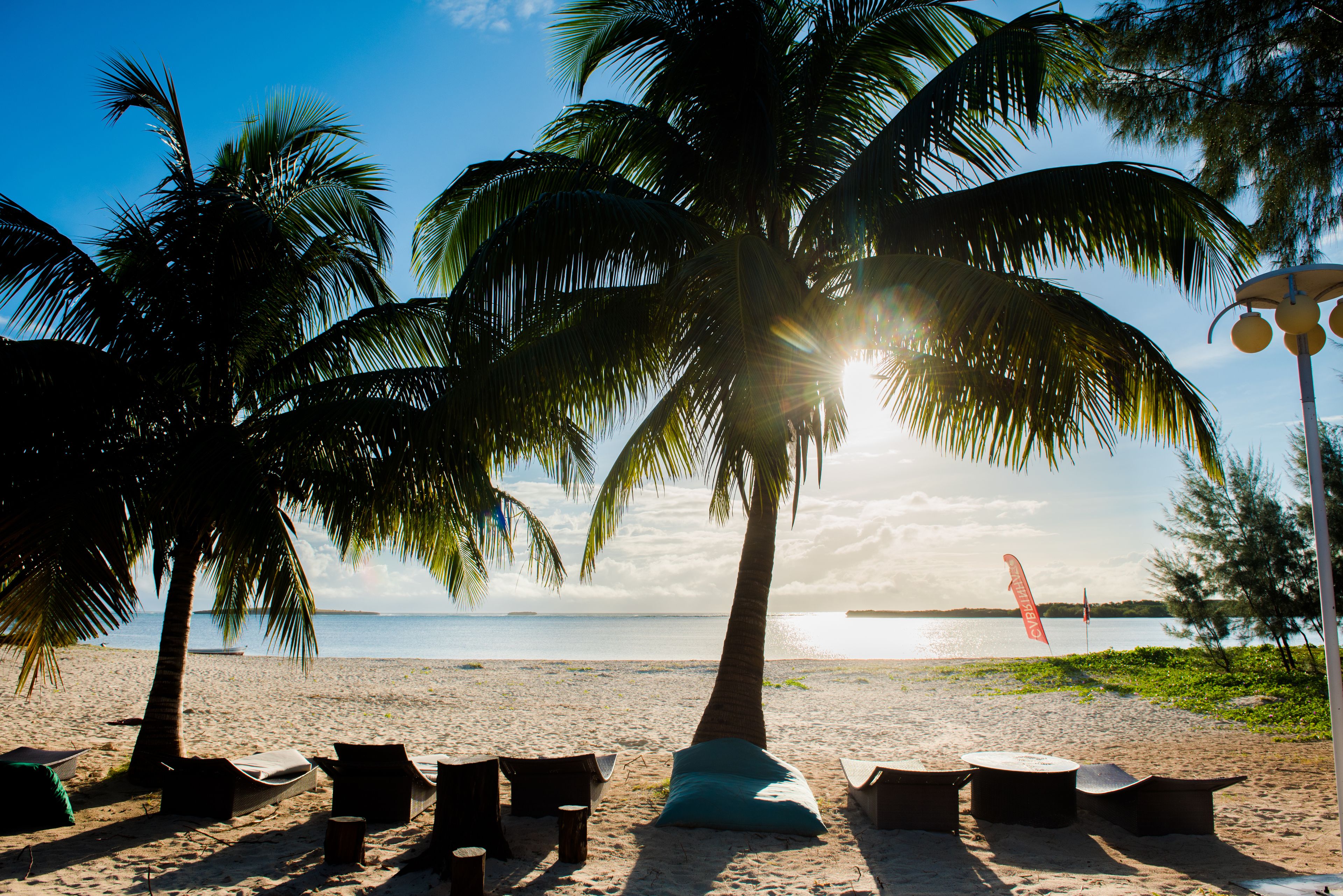 Privat strand i nærheten og solsenger
