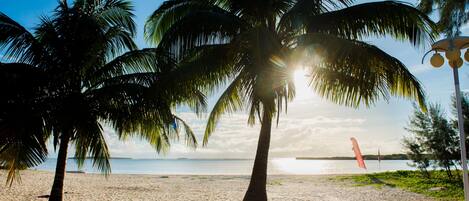 Playa privada en los alrededores, sillas reclinables de playa