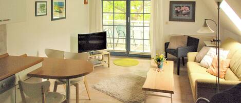 Televisión, reproductor de DVD, estéreo