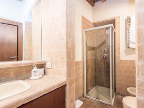 Departamento, 2 habitaciones | Baño | Secadora de cabello y bidet 