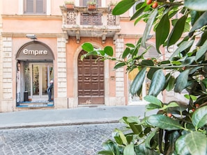 Exterior detail - RSH Luxury Spanish Steps Terrace (Rome)