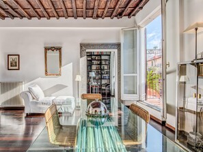 Flat-screen TV - RSH Luxury Spanish Steps Terrace (Rome)