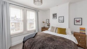 Unclassified image, 4 of 14, button - Wilsons Townhouse (Bath)