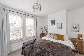 Superior House, Private Bathroom, City View (Wilsons Townhouse ) | 2 bedrooms - Wilsons Townhouse (Bath)