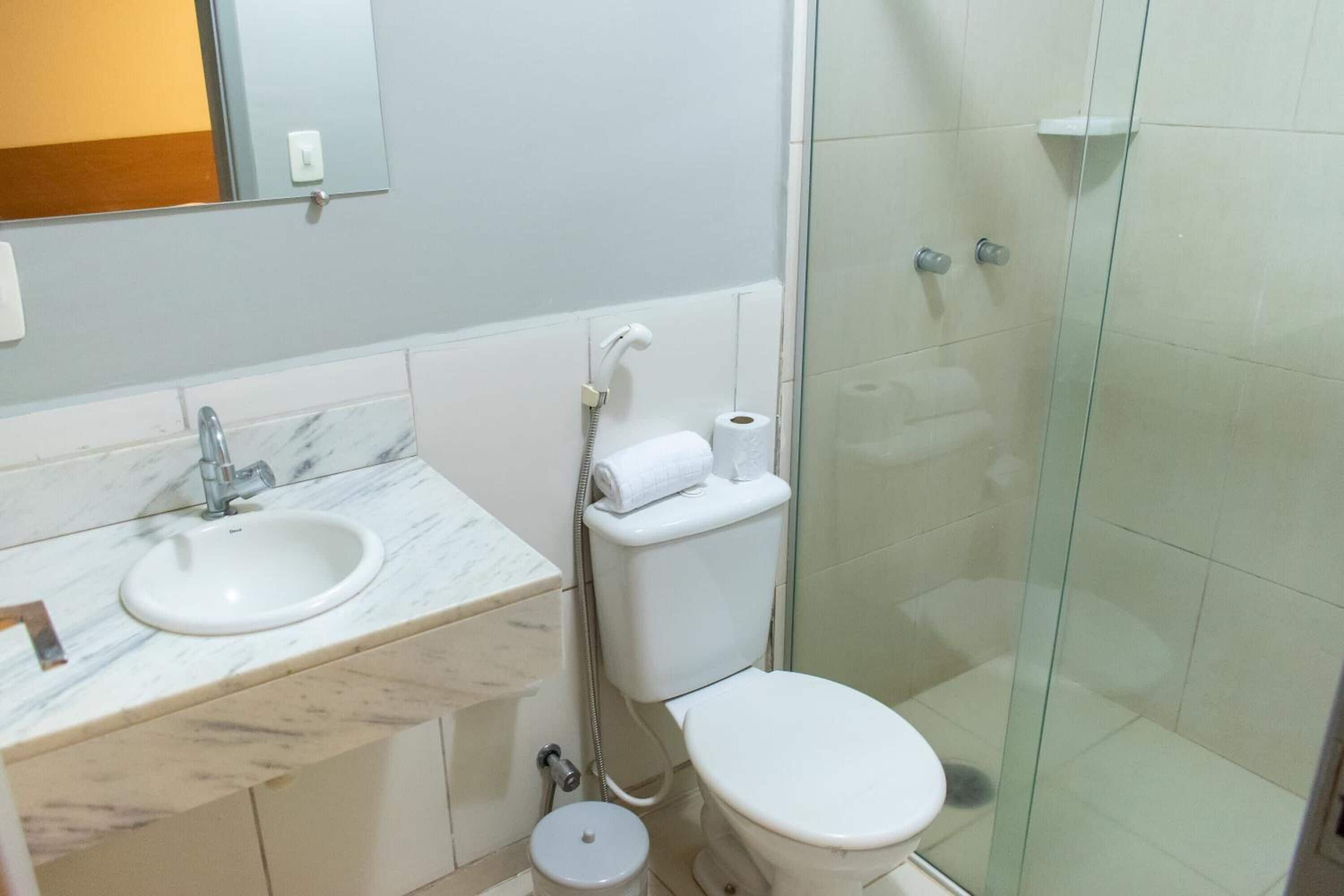 shower, free toiletries, towels