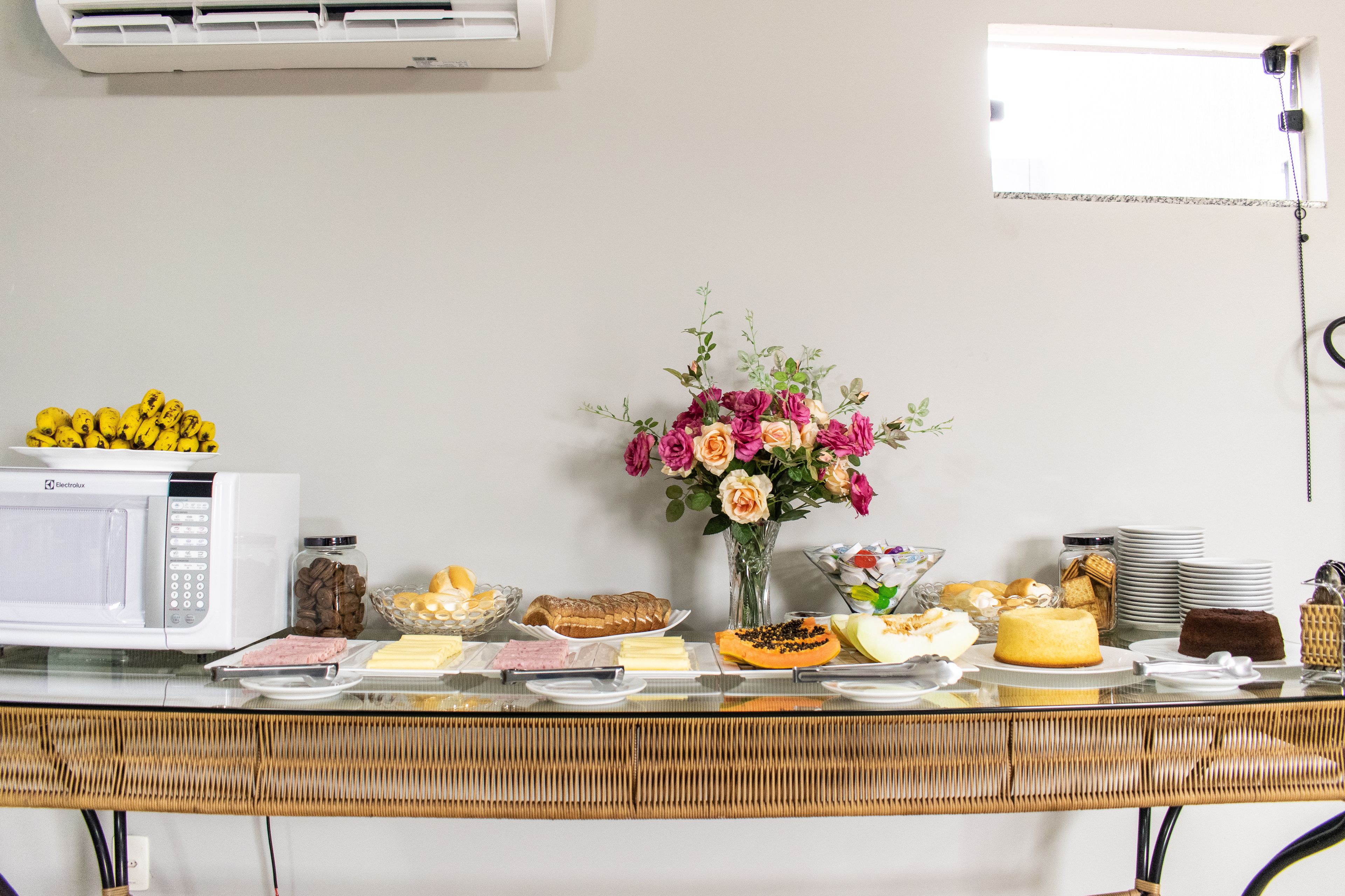 free daily self-service breakfast