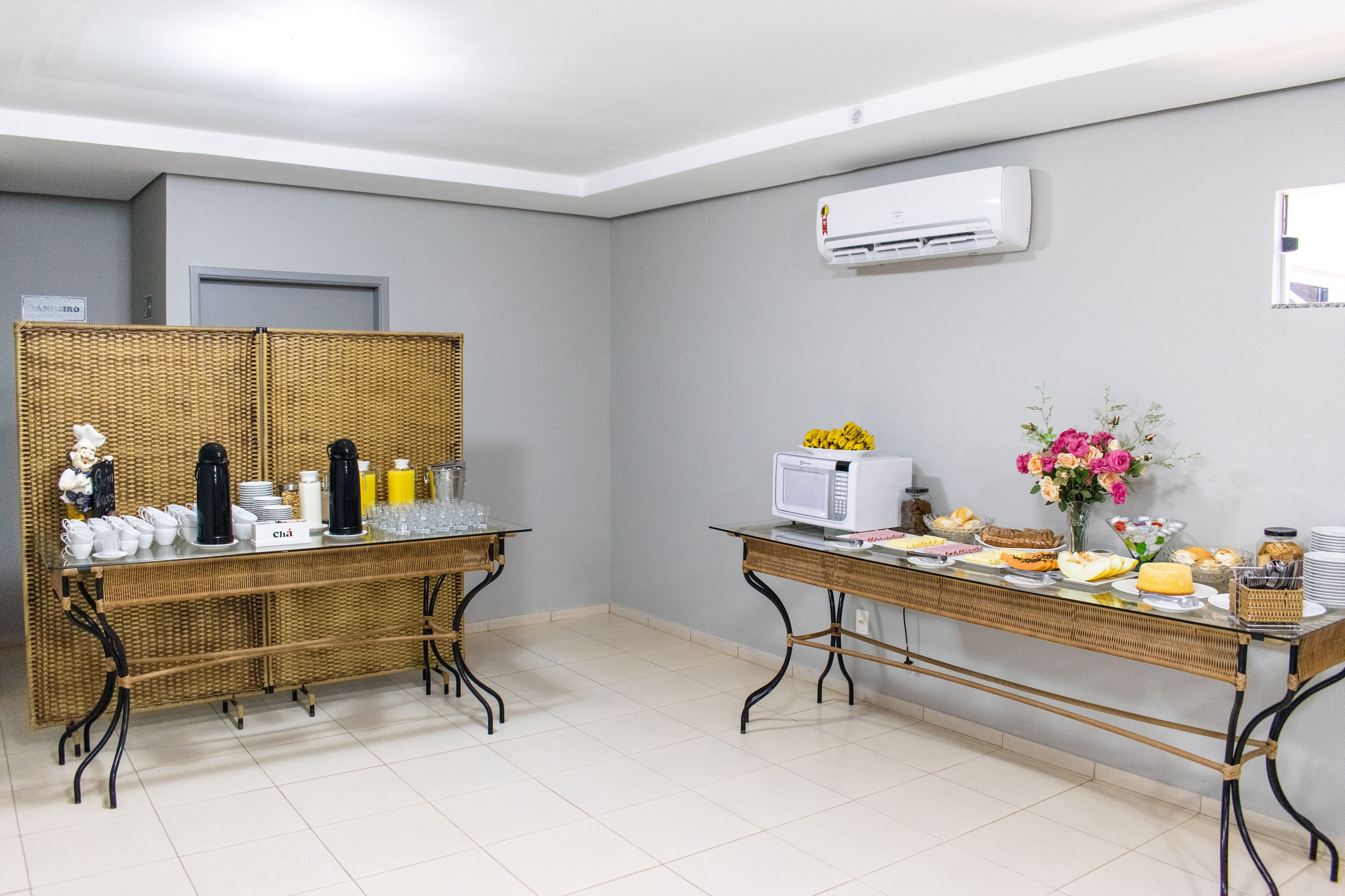 free daily self-service breakfast