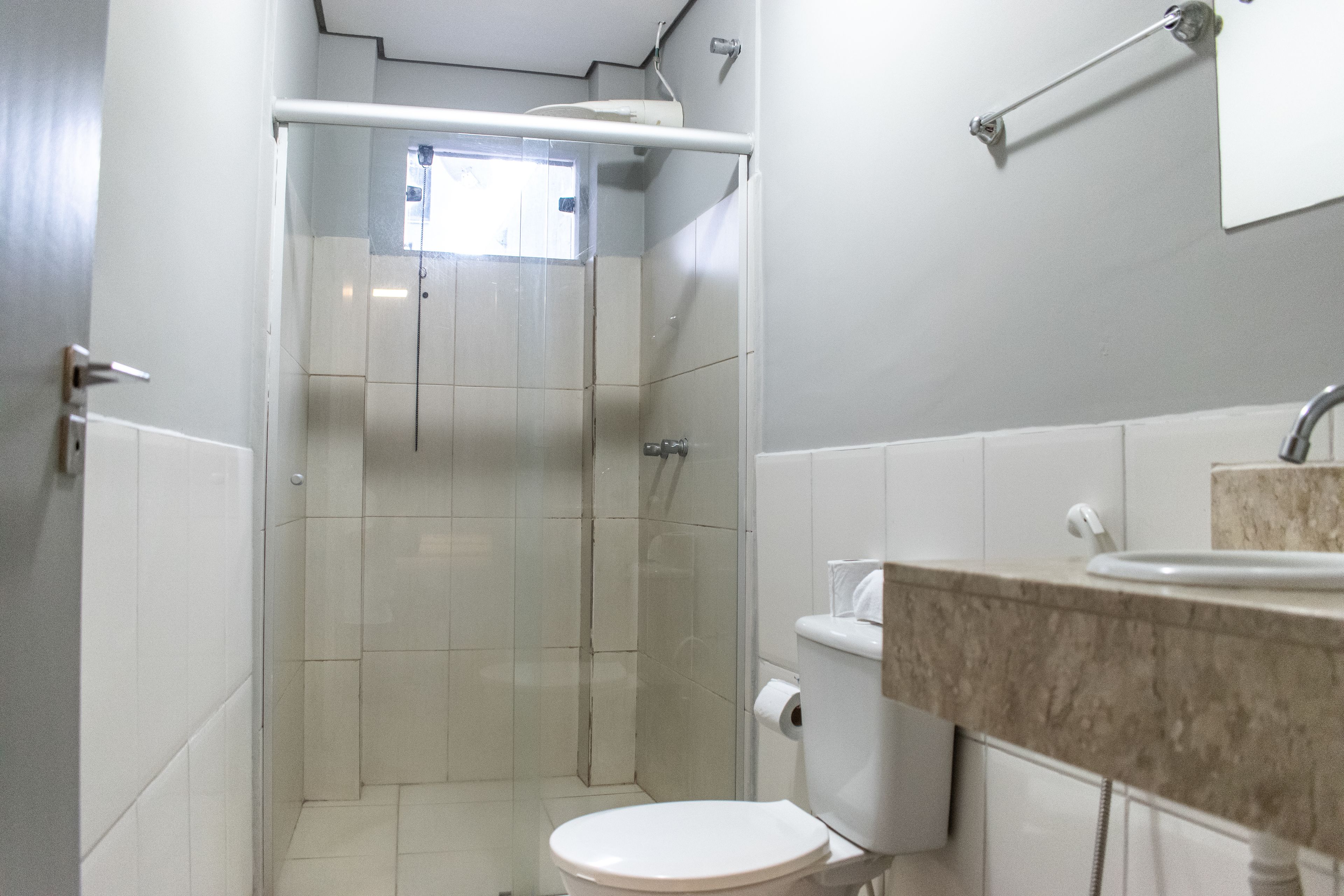 shower, free toiletries, towels