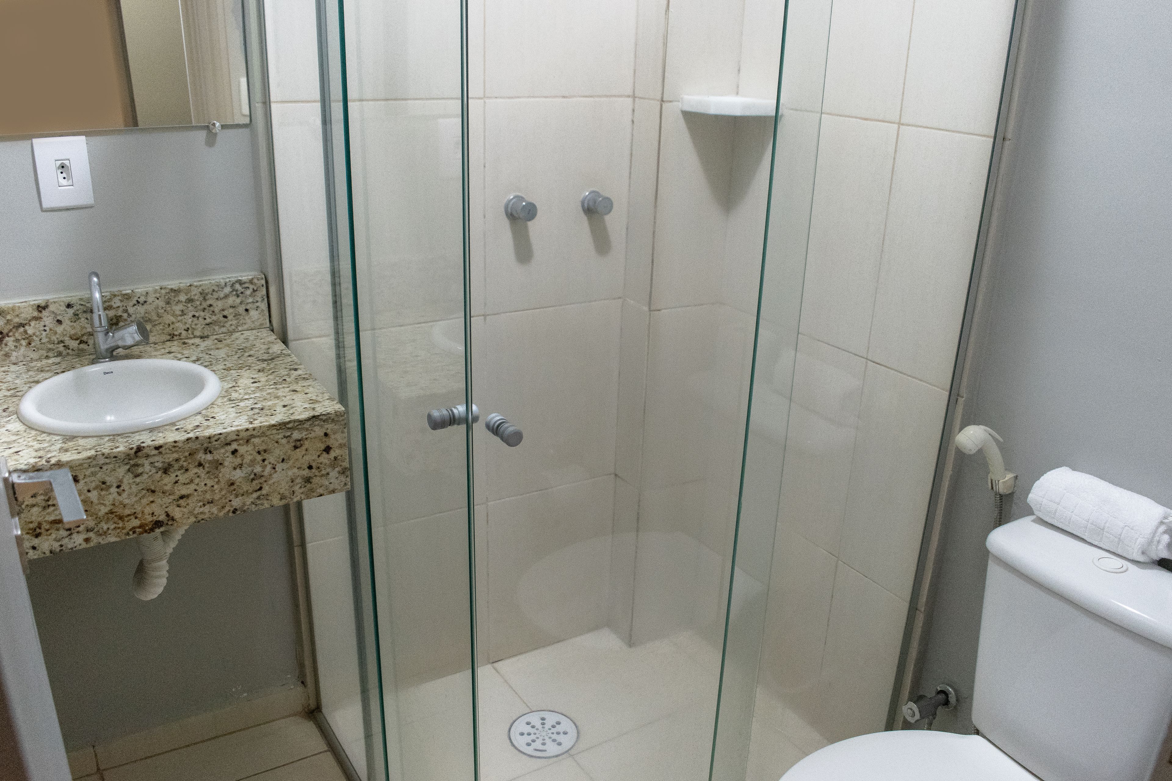 twin room | bathroom | shower, free toiletries, towels