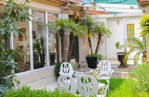 Vista frontal de la propiedad