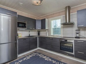 Fridge, microwave, dishwasher, cookware/dishes/utensils