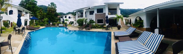 Außenpool, Liegestühle