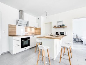 Réfrigérateur, micro-ondes, four, lave-vaisselle