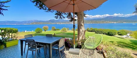 تناول الطعام بالخارج