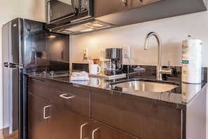 Full-size fridge, microwave, stovetop, coffee/tea maker