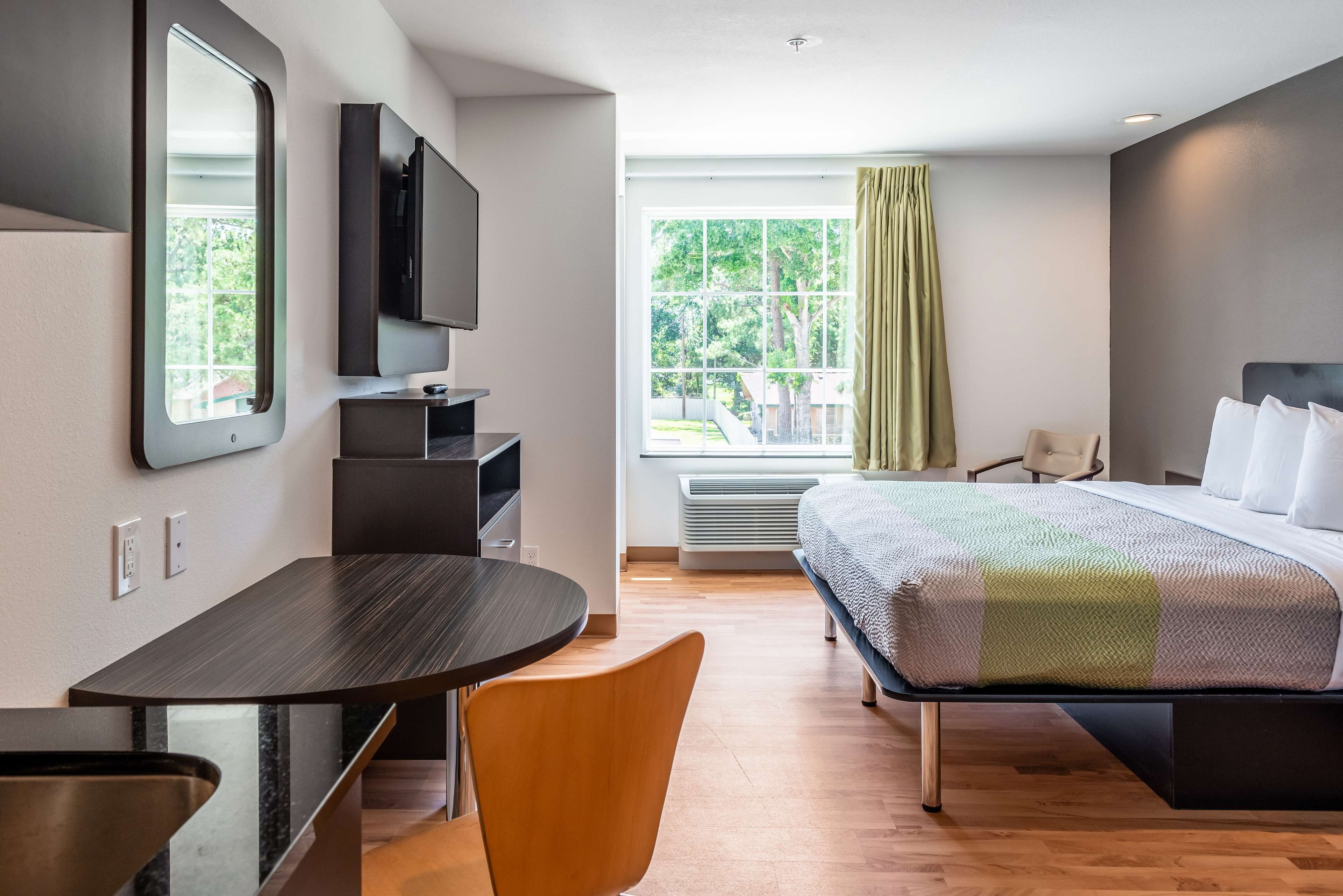 WiFi (無料)、ベッドシーツ