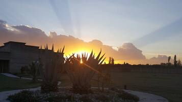 Habitación con 1 cama doble o 2 individuales, vistas a la montaña | Vistas desde la habitación
