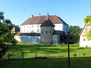 Unclassified image, 2 of 36, button