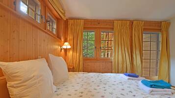 4 bedrooms, internet, bed sheets, wheelchair access